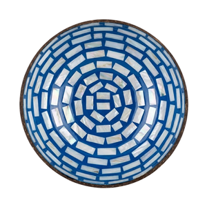 Bol artisanal en coquille de noix de coco avec texture sculptée, matériau éco-responsable, finition lisse et polie pour cuisines - Product Image 2