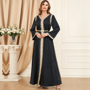 Uni <span class=keywords><strong>Top</strong></span> bán Chất lượng cao Phụ nữ hồi giáo v-cổ dài tay áo màu rắn abaya ăn mặc dài tay áo xếp li cô gái hiện đại abaya - Product Image 1