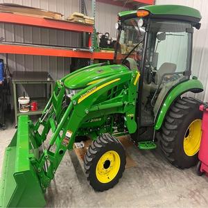 Tracteur John Deere 3039R, machine utilitaire compacte et puissante pour l'agriculture, l'aménagement paysager et les travaux lourds. - Product Image 2