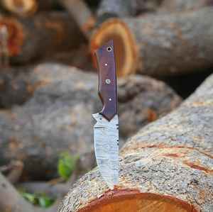 Couteau de chasse artisanal en acier Damas de qualité supérieure, couteau à lame fixe pour la survie en plein air, le camping et la randonnée, avec étui en cuir - Product Image 3