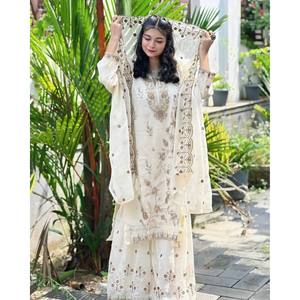 Conjunto de Traje de Fiesta XL con Bordado de Zari y Lentejuelas para un Look Elegante - Product Image 4