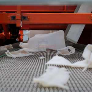 เครื่องผลิตถังพลาสติก PP HDPE PC ขนาด 1 ถึง 10 ลิตร แบบอัตโนมัติเต็มรูปแบบด้วยวิธีการอัดขึ้นรูปเป่าลม - Product Image 3