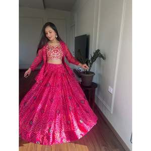 RICH LOOK PURE BANDHEJ LEHENGA BRODERIE TRAVAIL CHOLI AVEC VESTE ROSE - Product Image 1