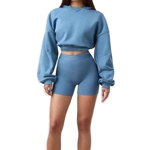 Nouvel ensemble décontracté 2 pièces pour femme : crop top à capuche et short, style urbain tendance - Product Image 1