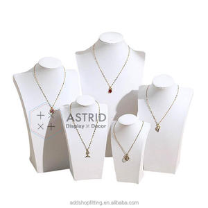 แท่นวางโชว์เครื่องประดับสำหรับร้านขายสินค้าแบบมองเห็นได้ทำจากผ้ากำมะหยี่สีขาว - Product Image 1