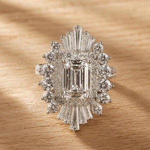 Bague en or massif 10K 14K 18K avec diamant de laboratoire émeraude couleur DEF clarté VS VVS, certifiée IGI, design flocon de neige, halo et grappe, vente en gros - Product Image 1