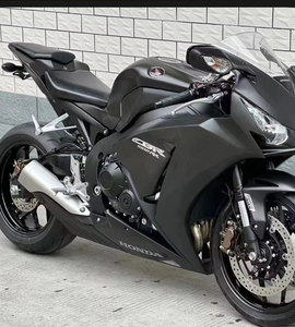 มอเตอร์ไซค์สปอร์ต CBR1000RR สมรรถนะสูง เครื่องยนต์เบนซิน 1000 ซีซี ระบายความร้อนด้วยน้ำ ให้สมรรถนะทรงพลัง ขับขี่สบาย - Product Image 2