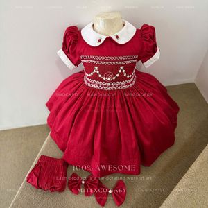 Robe de Noël rouge haut de gamme pour filles, confectionnée en tissu de coton doux avec des options de design personnalisées. Fabriqué au Vietnam par <span class=keywords><strong>MITEX</strong></span> - Product Image 1