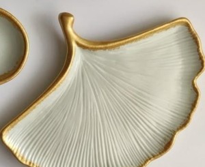 Ensemble d'assiettes décoratives en aluminium en forme de feuille, faites à la main, avec bordure dorée, motif végétal, design moderne pour la décoration de la maison et les fêtes - Product Image 2