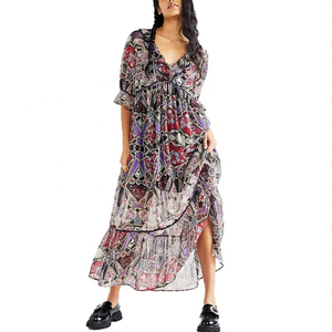 Robes d'été 2026 : Robe intemporelle ornée de volants, col en V et ourlet plissé sur toute la longueur - Product Image 2