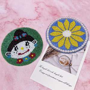 แผ่นรองแก้วลูกปัดทำมือคุณภาพพรีเมียม TIMELESS CRAFT ลายการ์ตูนสาวน่ารัก ดีไซน์หรูหราขอบมุก เป็นมิตรกับสิ่งแวดล้อม ขนาดสั่งทำพิเศษ 6 มม. - Product Image 5