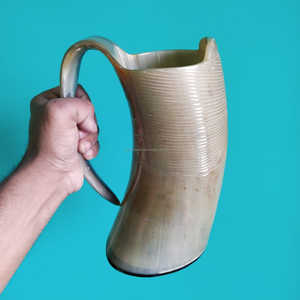 Mug à bière en corne de bœuf Viking sculpté à la main, grand format, poli, corne naturelle, à prix avantageux - Product Image 4