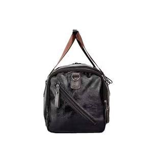 Bolsa de Viaje de Cuero Genuino con Ribete Marrón y Correas Ajustables, Duradera y a la Moda - Product Image 4