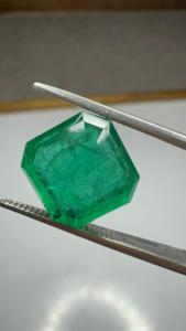 Émeraude naturelle zambienne de 5,82 carats, taille octogonale carrée, pierre précieuse verte certifiée, pour la vente en gros de bijoux - Product Image 2
