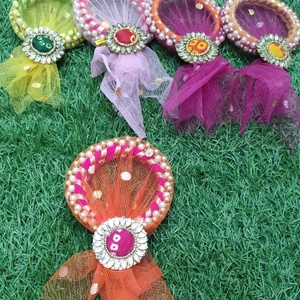 Brazaletes Decorativos Hechos a Mano con Gota Patti y Tela de Red para Celebraciones Festivas y Regalos Tradicionales Modernos para Bodas - Product Image 1