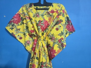Caftán Indio Hecho a Mano de Algodón Amarillo con Estampado de Aves, Vestido Ligero Tipo Kimono - Product Image 3