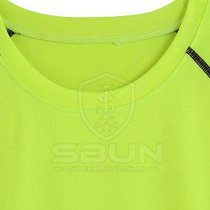 เสื้อคอมเพรสชั่นผู้ชาย แห้งเร็ว ระบายอากาศได้ดี เป็นมิตรกับสิ่งแวดล้อม ทรงเข้ารูป แขนสั้น สำหรับออกกำลังกาย ฟิตเนส เล่นกีฬา - Product Image 4
