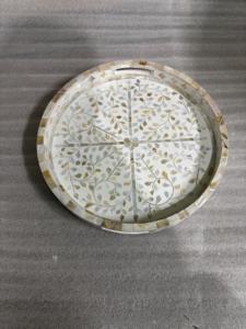 Bandeja de servicio cuadrada de acrílico de madera MDF altamente pulida hecha a mano, bandeja decorativa con incrustaciones de madreperla Floral para uso doméstico de tamaño personalizado - Product Image 3