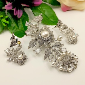 Collier Pendentif en Cristal de Quartz Rose et Perles, Design Feuille Victorienne, Plaqué Or, Bijou Bohème Tendance, Certifié IGI, Cadeau Tendance - Product Image 3