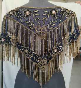 Cape de soirée tendance personnalisée noire et or brodée avec pompons et cristaux – Vente en gros - Product Image 2