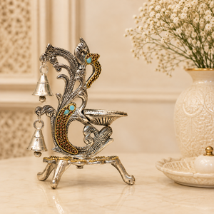 Soporte de latón para Diya con acabado plateado antiguo, estilo Art Déco, decorativo, con diseño de pavo real, impreso con UV, de lujo, ideal como pieza decorativa de mesa, artículo de regalo festivo y pieza de exhibición. - Product Image 4