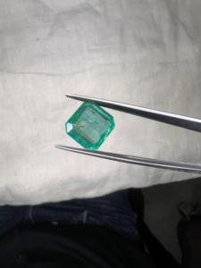 Centre de table en cristal taillé émeraude traditionnel de 6,30 carats, provenant de l'extraction de pierres fines, pour manchettes haut de gamme - Product Image 1