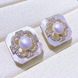 Boucles d'oreilles en cristal de perle naturelle de luxe Zhuji, design carré en coquille, avec aiguille en argent S925 de luxe léger, perles blanches - Product Image 2