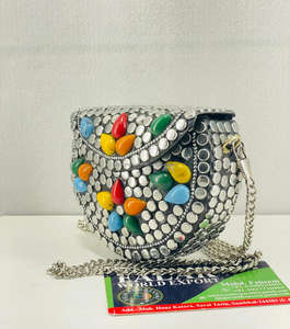 Bolso de mano de metal de estilo vintage de lujo con acabado pulido de espejo adecuado para bodas y ocasiones especiales de FWE - Product Image 5