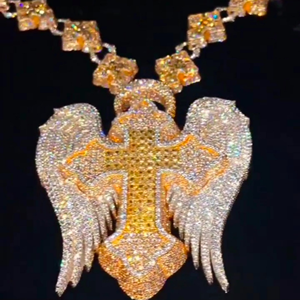 Colgante de Cruz Chapado en Oro con Alas y Cristales de Estrás, Amuleto Religioso, Joyería de Moda Unisex, Regalo - Product Image 1