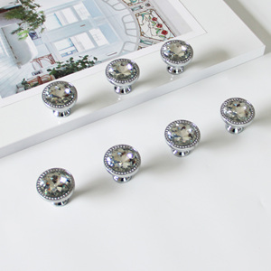 Tiradores de Muebles Redondos de Aleación de Zinc con Cristal de Lujo, Acabado Cromado Brillante, para Gabinetes de Cocina y Baño - Product Image 3