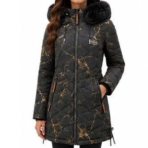 Veste parka d'aventure pour femmes, avec tissu résistant à l'eau, capuche en fausse fourrure et construction durable pour les températures froides - Product Image 1