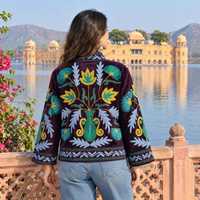 Veste brodée Suzani florale multicolore, artisanat textile traditionnel botanique, style ethnique bohème, manteau d'hiver unique, vêtement d'hiver