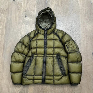 Veste d'hiver matelassée personnalisée OEM pour homme, parka chaude à capuche, coupe-vent et imperméable pour l'extérieur - Product Image 1