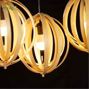Lampe suspendue en bambou sculpturale minimaliste moderne faite à la main avec abat-jour pour une utilisation en intérieur, inspirée du rythme naturel - Product Image 6