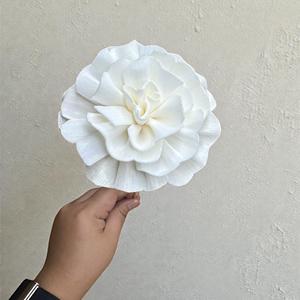Flores de Madera de Sola Blancas Hechas a Mano y Sostenibles, Tamaño: 8.5 CM, Varilla de Fibra de Planta de Sesbania de Tailandia - Product Image 3
