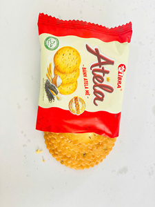 ขนมข้าวเกรียบงาอบกรอบ ATELA 150 กรัม รสเค็มหวาน น้ำเกลือน้อย คาร์โบไฮเดรตต่ำ รับผลิตแบบ ODM OEM ผลิตในเวียดนาม มีตัวอย่างให้ทดลองฟรี - Product Image 3
