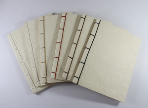 Carnet de style japonais relié en cuir avec cordon en coton assorti sur le dos, papier élégant et lisse à l'intérieur - Product Image 4