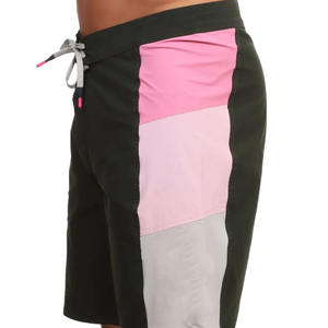 Shorts de bain rayés pour hommes à taille mi-haute avec logo personnalisé, respirants, séchage rapide, imperméables, écologiques, extensibles dans quatre directions - Product Image 3