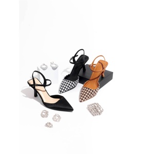 Sandalias Slingback de Tela Tweed con Tacón de Aguja, Soporte de Tobillo de PU Premium y Correas de Tobillo, Hechas en Vietnam - Product Image 2