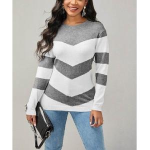 Pull en laine 100% respirant et à séchage rapide pour femme, de qualité supérieure, à manches longues, tricoté, fin, avec boutons décoratifs, provenant du Bangladesh. - Product Image 2