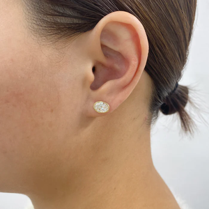 Boucles d'oreilles minimalistes serties de diamants de laboratoire ovales de 2 carats, en or jaune 10K, 14K, 18K, clous solitaires horizontaux, bijoux fins personnalisés - Product Image 3