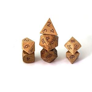 Dados poliédricos de madera personalizados para Dungeons and Dragons - Product Image 1