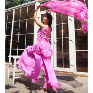 Conjunto de Traje de Seda Satinada con Estampado Tie Dye en Color Fucsia para Mujer, Talla XS, Rosa - Product Image 3