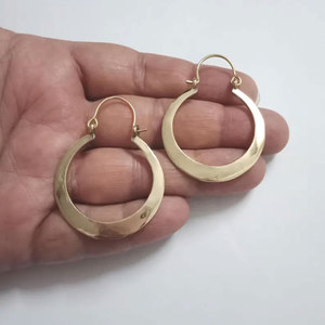 Boucles d'oreilles créoles larges et courbées en acier inoxydable plaqué argent, faites à la main, épaisses et martelées, style bohème minimaliste, pour femme, Fête des Mères - Product Image 3