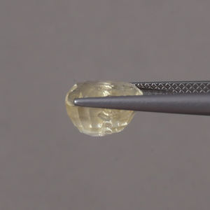 ไพลินสีเหลืองธรรมชาติแท้แบบเม็ดเดี่ยว |   ได้รับการรับรองจาก IGI เกรด AAA ทำด้วยมือ ขนาด 9x8 มม. รูปทรงคุชชั่น น้ำหนัก 5.28 กะรัต ขัดเคลือบสีแบบแว็กซ์/น้ำมัน - Product Image 2