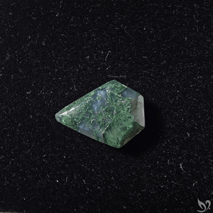 Agate mousse taillée pentagonale 5,08 carats avec inclusion verte, pierre précieuse en vrac pour sertissage de bijoux sur mesure - Product Image 5