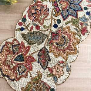 Chemin de table tricoté à la main Rachita Shahi Choudhary Décoration d'intérieur - Product Image 2