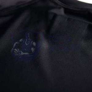 เสื้อคอมเพรสชั่นสวมใส่สบายสำหรับมืออาชีพ ระบายอากาศได้ดี ทรงเข้ารูป น้ำหนักเบา ออกแบบได้ตามต้องการ เสื้อแรชการ์ดผู้ชาย แห้งเร็ว - Product Image 4