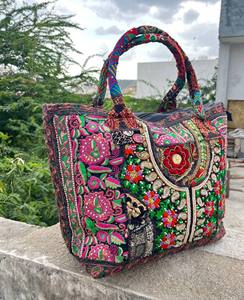 Sac fourre-tout indien perlé, sac à bandoulière Banjara, sac de shopping grand format fait main pour femmes - Product Image 5