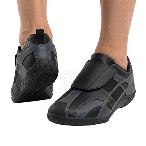 Chaussures de karaté noires mates à enfiler avec empeigne élastique croisée, semelle plate à profil bas, pour la pratique des arts martiaux au dojo - Product Image 1